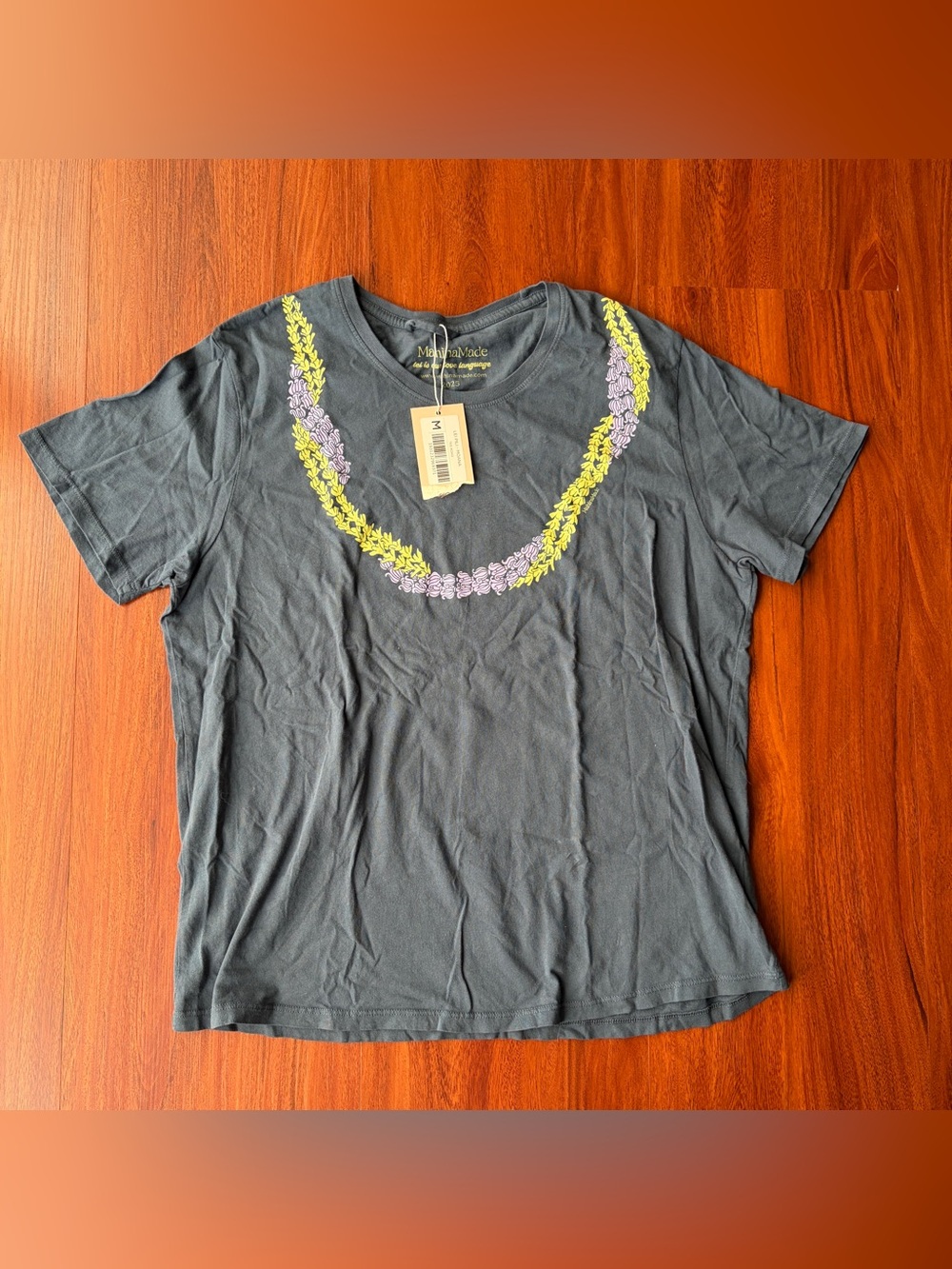 Mahina Made Lei Pili Tee - Moana, Medium NEW